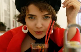 Victoria minina cafe society 1 01