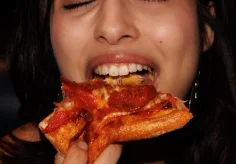 Reina rae girls and pizza 04