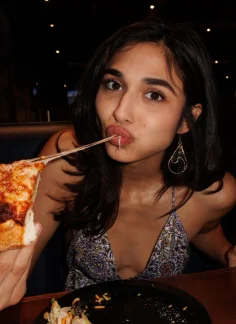 Reina rae girls and pizza 05