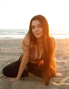 Melba chastain hair sand curves 02