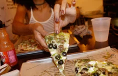 Georgia ames pizza night 04